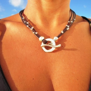 Gargantilla de cuero con cuentas plateadas • Collares a juego personalizados para parejas • Joyería bohemia hecha a mano • Artículos más vendidos