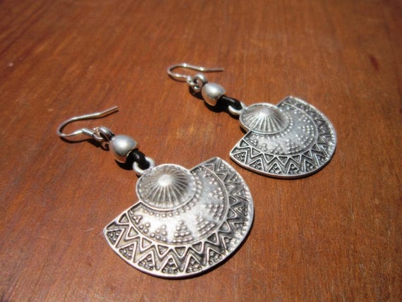 Statement drop beaded silver earrings • personalized jewelry gift for her • Drop beaded boho earrings dangle • Handmade jewelry by kekugi