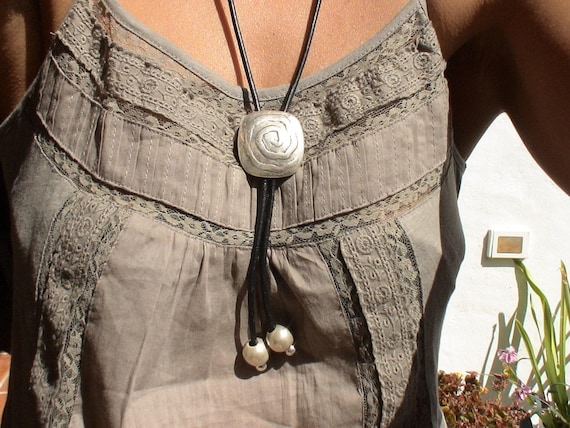 lariat necklace, long necklaces, long Pendant necklaces, silver necklaces, silver jewelry, fashion jewelry, bolo ties, cowgirl necklace