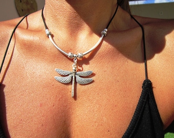 zilveren Dragonfly kralen ketting, lange hanger boho lederen ketting, moderne geometrische ketting, kekugi handgemaakte sieraden, boho sieraden