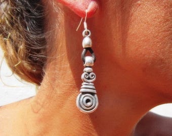 Pendientes de plata con cuentas colgantes • Regalo de joyería personalizado para ella • Pendientes bohemios con cuentas colgantes • Joyería hecha a mano por kekugi