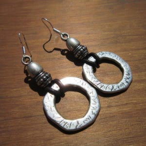 Regalo para ella: pendientes colgantes de plata de ley con gancho, pendientes llamativos con cuentas. Joyería personalizada hecha a mano, pendientes bohemios únicos y encantadores.