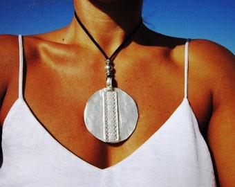 collier pendentif long, long collier boho, long collier argenté, long collier de déclaration, long collier de déclaration, pendentif long de collier