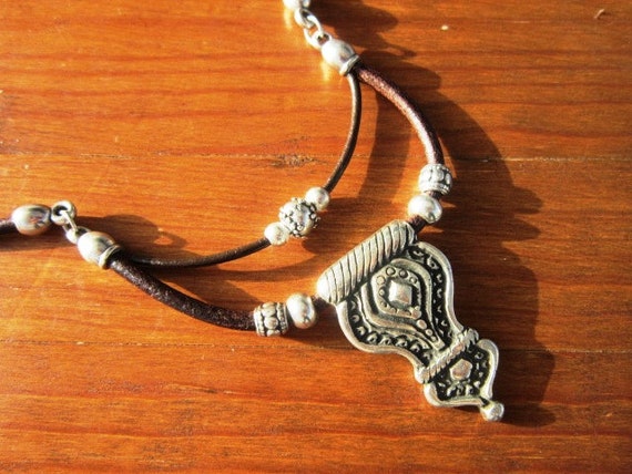 Silver necklaces, leather necklace, silver pendants, fashion necklaces, Pendant necklaces, statement necklaces, fashion jewelry