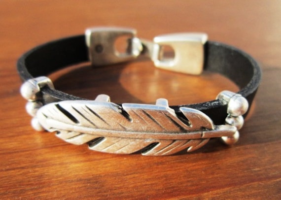 boho jewelry, Women feather leather bracelet, bohemian bracelet, feather jewelry, bohemian jewelry, beaded bracelet, leather jewelry trend