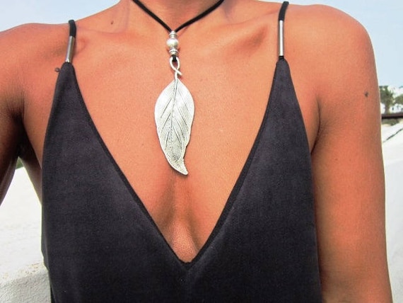 Bohemian necklace, feather necklace, leaf pendant, bohemian jewelry, leather necklaces for women, long pendant necklace, boho necklace