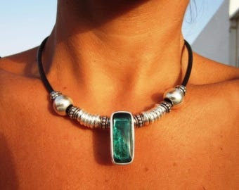 Silber Perlen grüne Halskette mit Smaragd Kristall Anhänger • Boho personalisierter handgemachter Schmuck • meistverkaufte Artikel individuelles Geschenk für sie