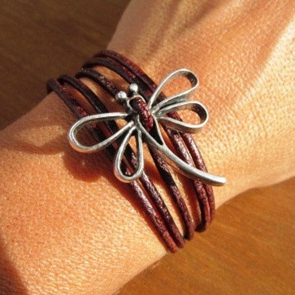 Bracelet Dragonfly, bracelet en cuir pour femme, bracelet argenté, bracelet en cuir brun, bracelet de bracelet de charme, bijoux faits à la main personnalisés pour elle