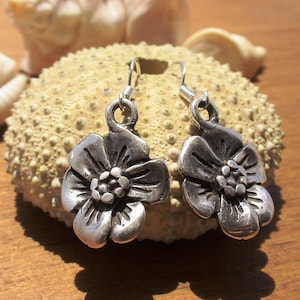 Gift for her hook sterling silver daisy flower earrings dangle, statement drop beaded earrings. Personalized handmade jewelry