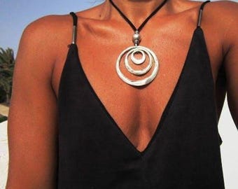 Statement Silber Chunky Anhänger Lederhalskette • Boho Schmuck meistverkaufte Artikel • Geschenk für Sie • Neotribal Schmuck Boho Halskette