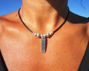 Collar delicado de plata con cuentas y dije • Joyería bohemia hecha a mano • Collares para mujer • Regalo de joyería personalizado para ella