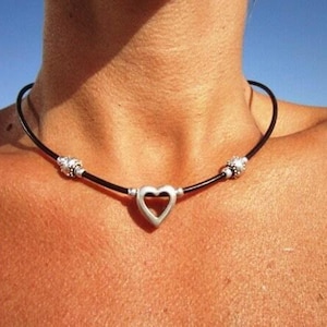 Paare Perlen Halskette mit Silber Herz Anhänger Charme • Boho Handgemachte Schmuck Halsketten für Frauen • Personalisierter Schmuck Geschenk für Sie