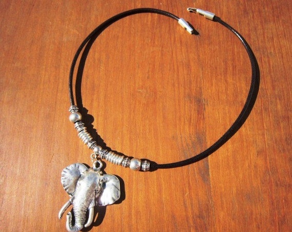 Elefant Halskette, afrikanischen Schmuck, Frauen Mode, afrikanische  Halsketten, Frauen Halsketten, Silber Halsketten, Perlen Halsketten, Elefant  Anhänger - Etsy Österreich