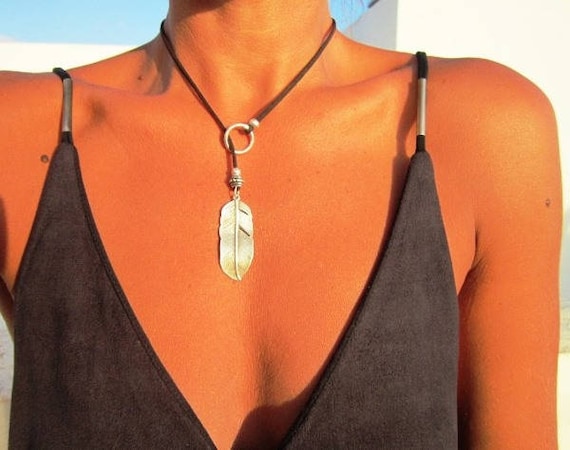 Silver and leather lariat, feather pendant, simple necklace, delicate Y necklaces, dainty lariat necklace, y drop jewelry