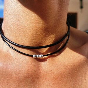 Collana girocollo in pelle con perline d'argento, carina e semplice • Collana in argento personalizzata unica per coppie • Regali personalizzati per lei