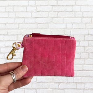 ROZE gezwollen sleutelhanger portemonnee, mini zakje met ritssluiting, klein gewatteerd zakje voor pads kaarten munten, katoenen bloemen voering, girlie esthetiek, gouden sluiting