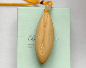 Hand Carved Wooden Vulva Keychain – Unique Body Art Bag Charm, Handmade Accessory