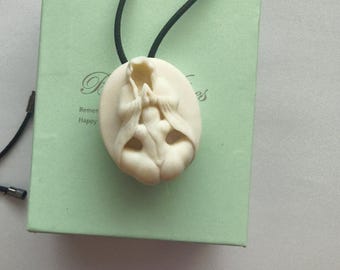 Hand Carved Antler Romantic Couple Pendant Necklace – Figurative Art Jewelry