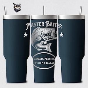 Master Baiter Fishing Tumbler Wrap 40oz | Grappig lasergegraveerd visserontwerp | Sarcastisch vadercadeau | Altijd spelen met mijn uitrusting, png