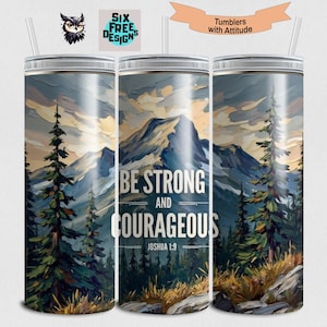 Peut inclure: Ensemble de trois gobelets en acier inoxydable avec un paysage de montagne. Les gobelets présentent le texte "BE STRONG AND COURAGEOUS" et "Joshua 1:9". Chaque gobelet a une paille et un couvercle argenté. Les gobelets sont décorés d'un hibou et des mots "Six Free Designs".