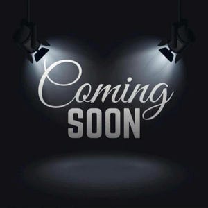 Puede incluir: Un letrero de madera rústica con el texto "Welcome to our home" en letras blancas. El letrero presenta un acabado envejecido y un diseño sencillo y acogedor, perfecto para un porche o entrada.