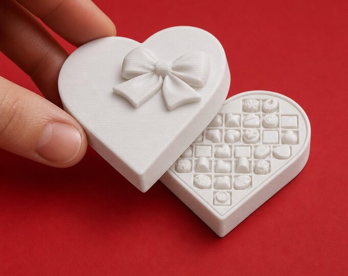 1:12 Scale Valentine Chocolate Box – Heart-Shaped Miniature Dollhouse Candy Set (Unpainted 3D Print)