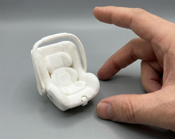 1:12 Scale Dollhouse Baby Car Seat – Adorable Mini Infant Carrier – 3D Printed – Unpainted