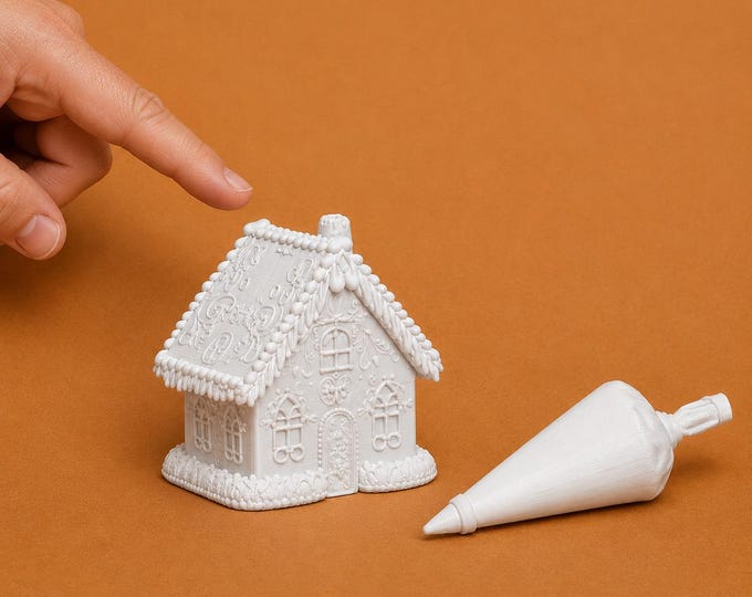Miniature Gingerbread House & Piping Bag Set – 1:12 Scale Christmas Miniatures