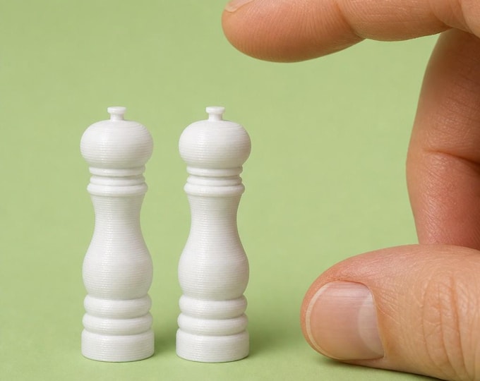 Salt & Pepper Grinder Set – Miniature Physical 3D Print for Dollhouses and Tiny Kitchens!