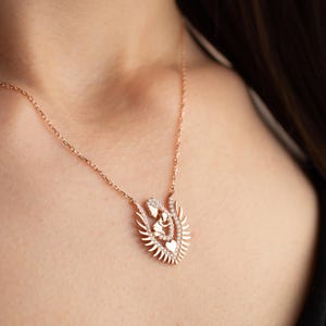 Mom and Baby Necklace, Dainty Mom Necklace, Mothers Day Gift, Mom and Child Pendant, Gift for Mom, Mother and Child Heart Necklace