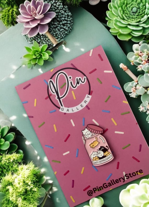 Spilla Smaltata Gatto In Bottiglia Rosa - Divertente Spilla Kawaii Con Scritta 'Anti Depressants' - Accessorio Per Abbigliamento, Borse, Giacche - Regalo Per Donne E Ragazze - 3