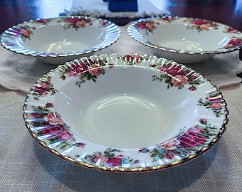 Cuencos con borde Royal Albert Old Country Roses. Juego de 3. Vintage. Hechos en Inglaterra.