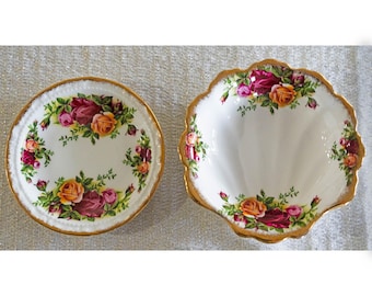 Royal Albert Old Country Roses Shell-shaped Dish and Coaster. Vintage. Made in England