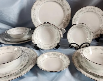 Vajilla Noritake Colburn. 4 cubiertos. Fabricada en Japón.