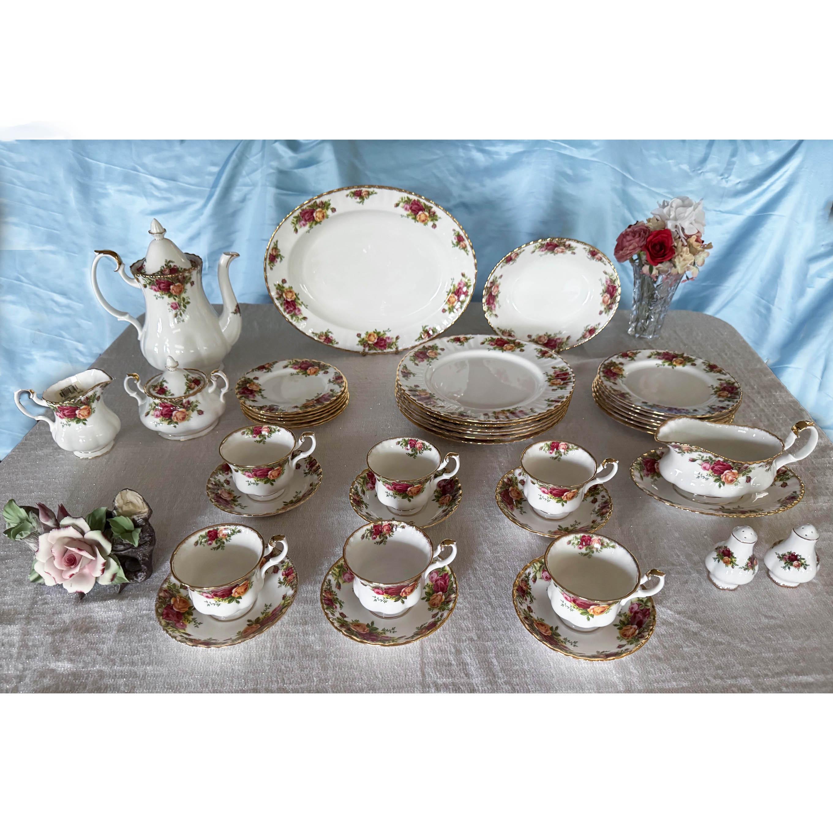 Royal Albert Old Country Roses. 6 Place Settings, Serving Pieces 