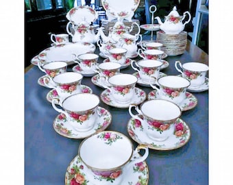 Royal Albert Old Country Roses Dinnerware. 16 Place Settings, Tea Set, Serving Pieces. England