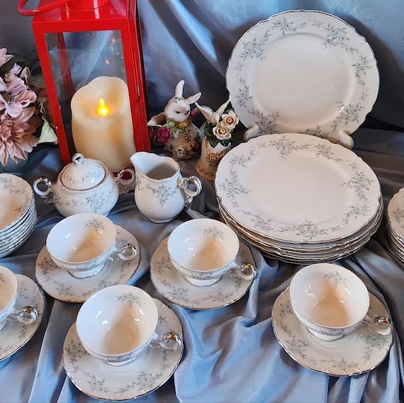 Mikasa Fine China Dinnerware Set. Barbizon 9289. 8 Place Settings