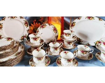 Royal Albert Old Country Roses. 12 Place Settings With Serving Pieces. Original Boxes. England