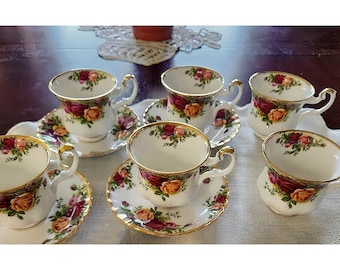 Tazas y platillos Royal Albert Old Country Roses. Vintage. Hechos en Inglaterra.