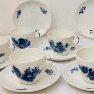 Beautiful, Flawless Royal Copenhagen Blue Flowers Braided 6 Teacups and Saucers...