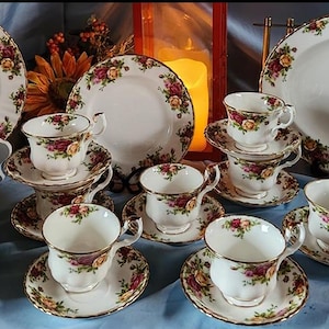 Beautiful Royal Albert Old Country Roses Dinnerware Set. Made In England!