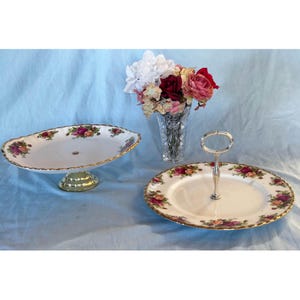 Beautiful Royal Albert Old Country Roses Cake Stand and Cake/Serving Plate With Handle. Made in England.