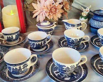 Juego de té Blue Willow. Johnson Brothers & Churchill. Hecho en Inglaterra.