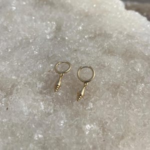 14K Gold Seashell Hoop Earrings, Dainty Ocean Earrings, Minimalist Gold Hoops, Beach Jewelry Gift for Her, Nautical Charm Earrings