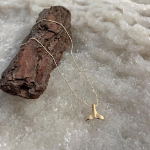 Handmade 14K Gold-Plated Whale Tail Necklace – Minimalist Ball Chain, Nautical Ocean Jewelry, Beach Lover Gift, Layering Pendant