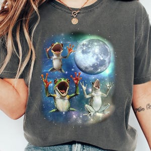 Frogs Howling To Moon Comfort Colors® Vintage Style Shirt, Retro Funny Frog TShirt, Weird Mystical Toad Shirts, Frog Lovers Gag Gift Top