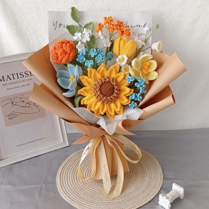 チューリップ、ワスレナグサ、ひまわりの手作りかぎ針編みの花束 - 永遠の贈り物、卒業式、誕生日、友人、家族、彼女へのギフト