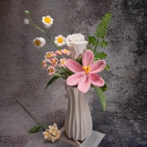 Handgemaakt gehaakt bloemboeket met tulp, zonnebloem, roos, eeuwigdurend, afstuderen, verjaardag, vriend, familie, terug naar school cadeau
