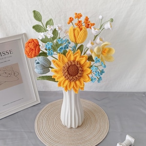 Handgemaakt gehaakt bloemboeket met tulp, vergeet-mij-nietje, zonnebloem - eeuwigdurend, afstuderen, verjaardag, vriend, familie, cadeau vriendin