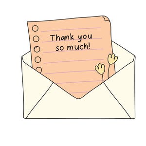 Pu&ograve; includere: Illustrazione disegnata a mano di una busta color crema con un biglietto arancione chiaro all'interno. Il biglietto dice "Thank you so much!" in testo nero. Due piccoli fiori gialli spuntano dalla busta.